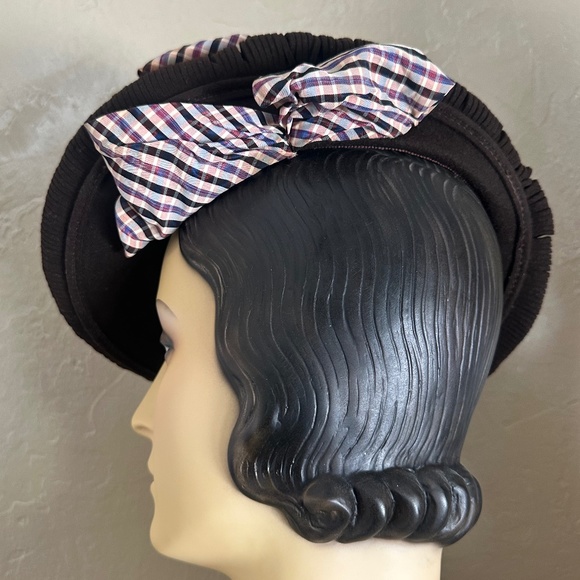 DISTINGUISHED 1940s\' BROWN FEDORA WITH TAFFETA BOWS + UNIQUE BRIM EDGING main image 5